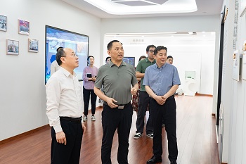 武漢東湖新技術(shù)開發(fā)區(qū)管委會(huì)一行調(diào)研四方光電